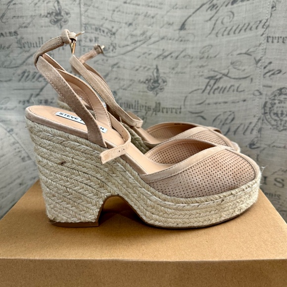 Steve Madden Sydnee Heeled Sandal(Tan Suede) - Picture 4 of 8